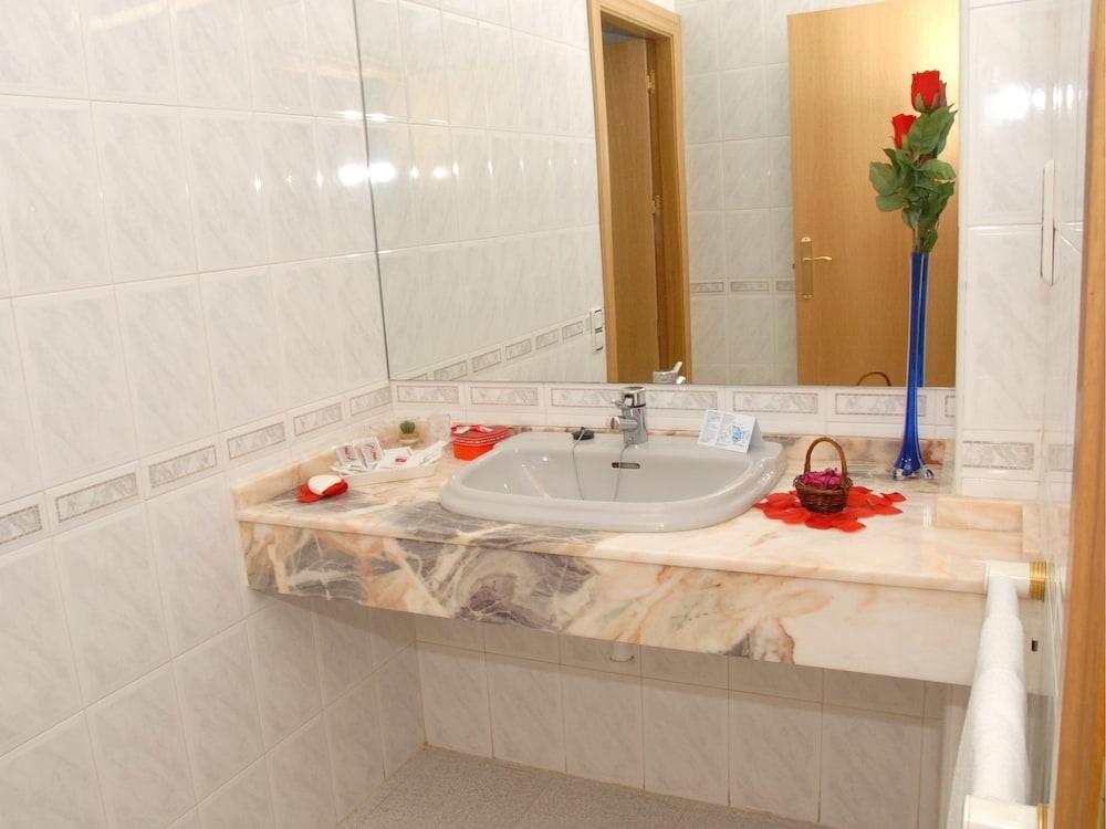 La Imperial Otel Luceni Dış mekan fotoğraf